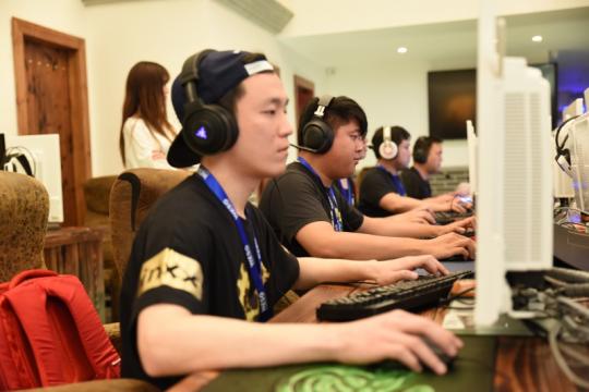 WESG上海预选赛火爆 CSGO、DOTA2冠军出炉